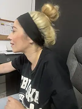 viktoria davis  online show from 03-17-25, 11:21