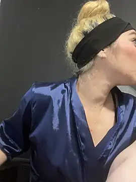 viktoria davis  online show from 03-18-25, 02:25