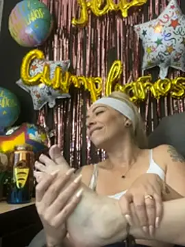 viktoria davis  online show from 12-18-25, 12:17