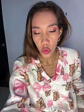 zoe storm online show from 12-19-25, 01:12