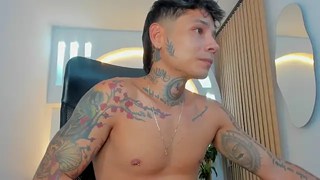 Snapshot of tattokoi chatting on 01-18-25, 05:10 tattokoi online show from 01-18-25, 05:10