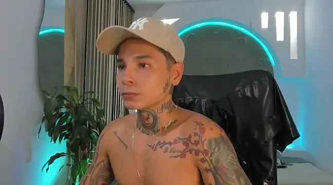 Snapshot of tattokoi chatting on 02-23-25, 02:18 tattokoi online show from 02-23-25, 02:18