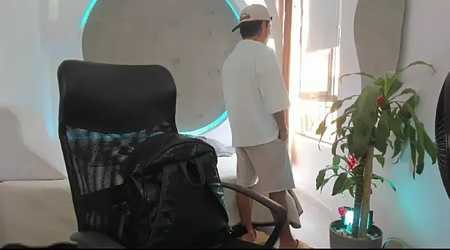 Snapshot of tattokoi chatting on 03-08-25, 07:31 tattokoi online show from 03-08-25, 07:31