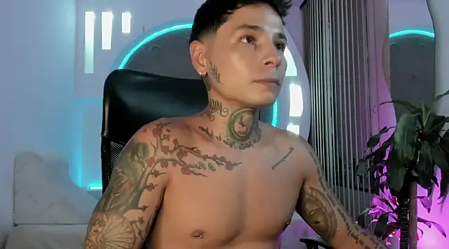 Snapshot of tattokoi chatting on 03-11-25, 11:04 tattokoi online show from 03-11-25, 11:04