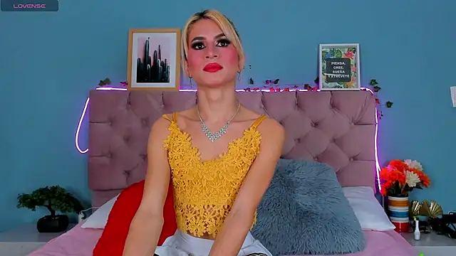 Snapshot of Samantha_Rolon chatting on 01-19-25, 02:04 Samantha Rolon online show from 01-19-25, 02:04