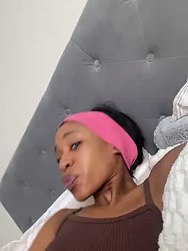 Snapshot of Go_Meg chatting on 10-14-25, 03:46 Go Meg online show from 10-14-25, 03:46