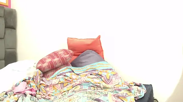 Lola Honney online show from 01-21-25, 12:36