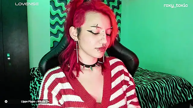Snapshot of roxy_toxic chatting on 03-05-25, 12:16 roxy toxic online show from 03-05-25, 12:16