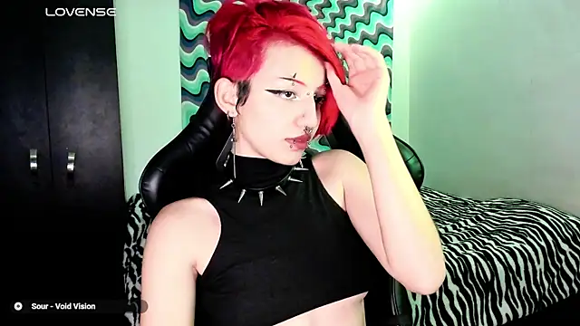 Snapshot of roxy_toxic chatting on 03-06-25, 12:43 roxy toxic online show from 03-06-25, 12:43