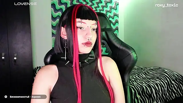 Snapshot of roxy_toxic chatting on 03-06-25, 03:46 roxy toxic online show from 03-06-25, 03:46