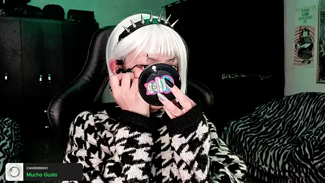 Snapshot of roxy_toxic chatting on 01-10-26, 02:02 roxy toxic online show from 01-10-26, 02:02