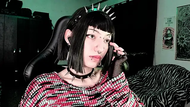 Snapshot of roxy_toxic chatting on 02-03-26, 01:15 roxy toxic online show from 02-03-26, 01:15