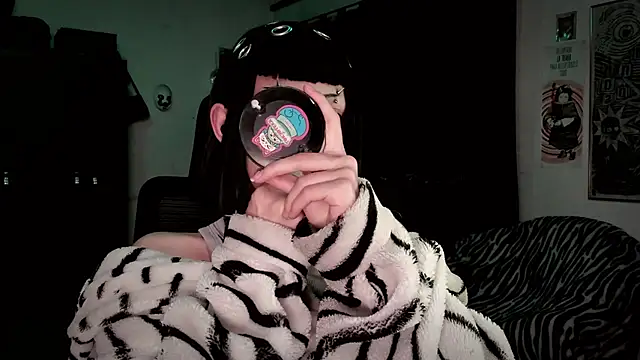 Snapshot of roxy_toxic chatting on 02-12-26, 12:49 roxy toxic online show from 02-12-26, 12:49