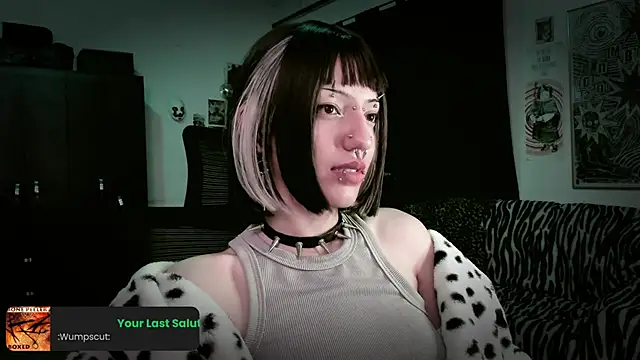 Snapshot of roxy_toxic chatting on 05-15-26, 11:12 roxy toxic online show from 05-15-26, 11:12
