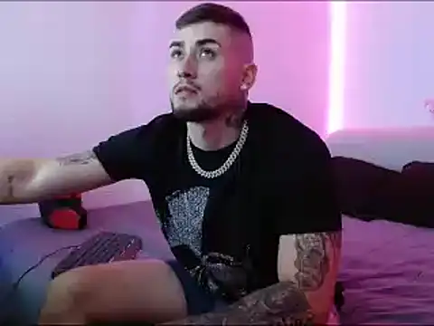 Snapshot of Lliam_2 chatting on 01-30-25, 01:00 Lliam 2 online show from 01-30-25, 01:00