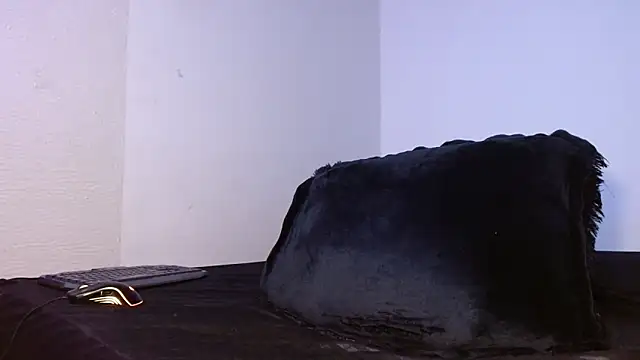 Snapshot of Lliam_2 chatting on 09-29-25, 03:44 Lliam 2 online show from 09-29-25, 03:44