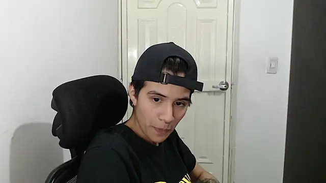 Snapshot of Dha_lia0 chatting on 01-20-25, 04:32 Dha lia0 online show from 01-20-25, 04:32