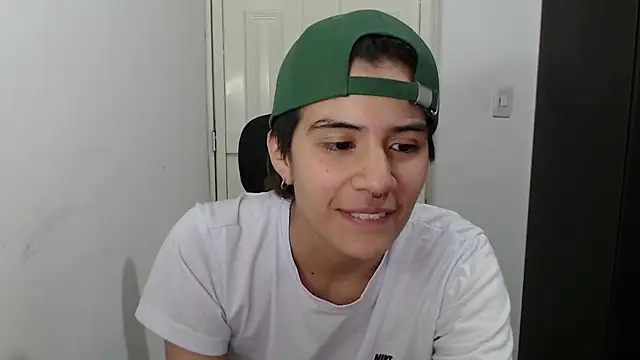 Snapshot of Dha_lia0 chatting on 01-24-25, 12:20 Dha lia0 online show from 01-24-25, 12:20