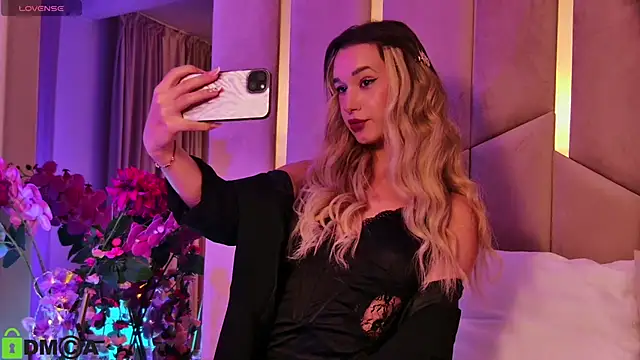 MaeveDream online show from 10-22-25, 06:29