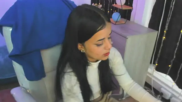 Nicole Foxx  online show from 03-16-25, 08:32