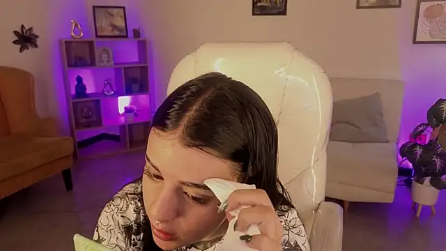 Nicole Foxx  online show from 11-15-25, 08:05