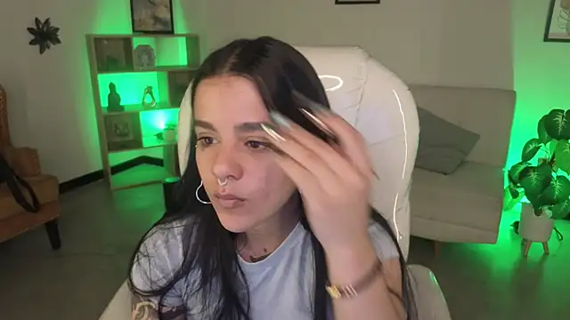 Nicole Foxx  online show from 11-23-25, 08:19