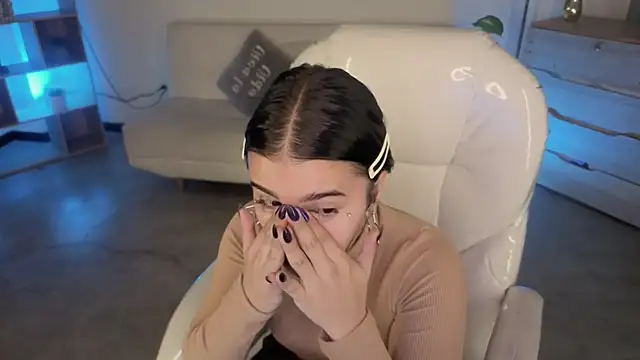 Snapshot of Nicole_Foxx_ chatting on 12-20-25, 07:10 Nicole Foxx online show from 12-20-25, 07:10