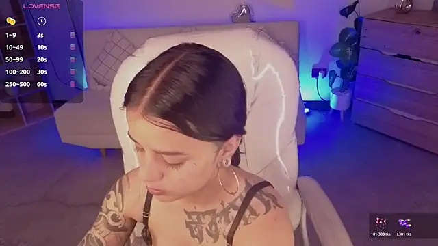 Nicole Foxx  online show from 04-27-26, 04:16