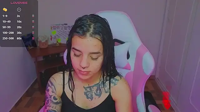 Snapshot of Nicole_Foxx_ chatting on 06-09-26, 10:21 Nicole Foxx online show from 06-09-26, 10:21