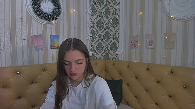 Snapshot of Katy__Cute chatting on 03-21-25, 02:18 Katy Cute online show from 03-21-25, 02:18