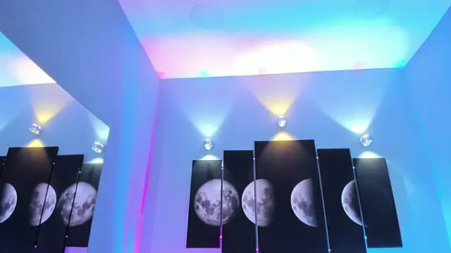 Snapshot of tatii_moon chatting on 09-13-25, 04:01 tatii moon online show from 09-13-25, 04:01