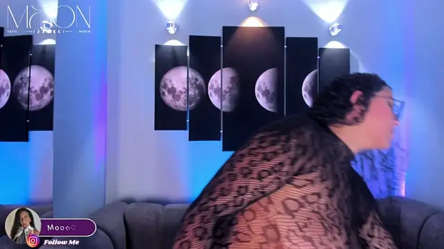 Snapshot of tatii_moon chatting on 10-28-25, 04:27 tatii moon online show from 10-28-25, 04:27