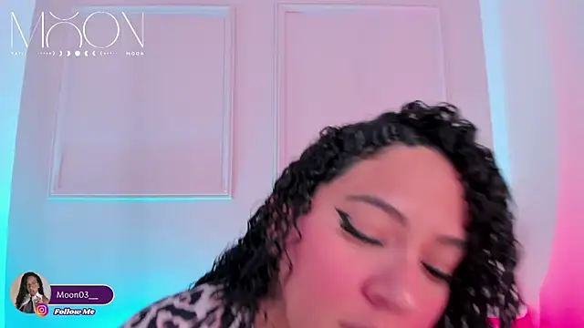 Snapshot of tatii_moon chatting on 12-15-25, 05:23 tatii moon online show from 12-15-25, 05:23