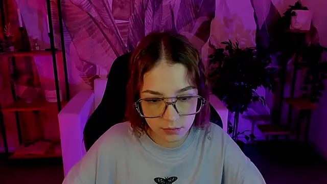 Snapshot of PamBeesly chatting on 01-28-25, 11:28 PamBeesly online show from 01-28-25, 11:28