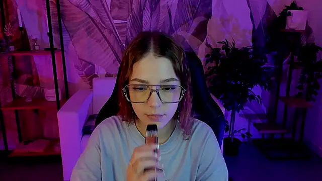 Snapshot of PamBeesly chatting on 01-28-25, 02:31 PamBeesly online show from 01-28-25, 02:31