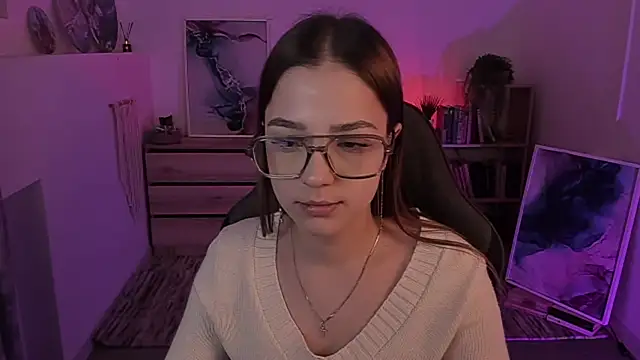 Snapshot of PamBeesly chatting on 02-01-25, 11:43 PamBeesly online show from 02-01-25, 11:43