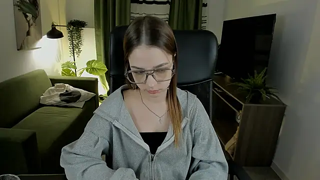 Snapshot of PamBeesly chatting on 03-19-25, 11:28 PamBeesly online show from 03-19-25, 11:28