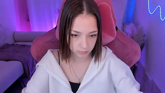 PamBeesly online show from 12-21-25, 08:43