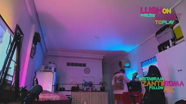 Snapshot of ZRD88 chatting on 09-25-25, 02:04 ZRD88 online show from 09-25-25, 02:04