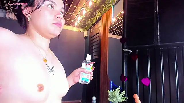 Snapshot of Zoe_Cheshire chatting on 02-15-25, 12:04 Zoe Cheshire online show from 02-15-25, 12:04