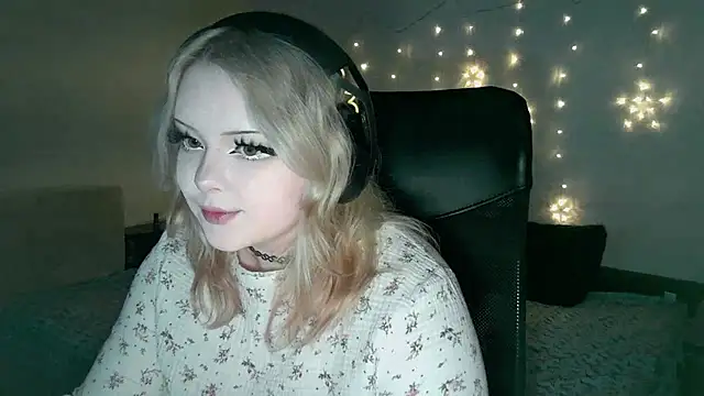 Snapshot of Electro_doll chatting on 02-13-25, 11:06 Electro doll online show from 02-13-25, 11:06