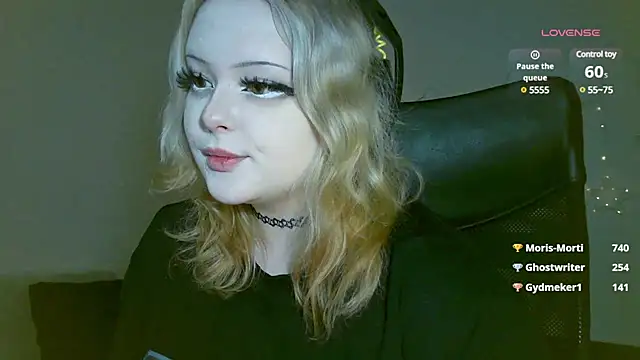 Snapshot of Electro_doll chatting on 02-15-25, 01:16 Electro doll online show from 02-15-25, 01:16
