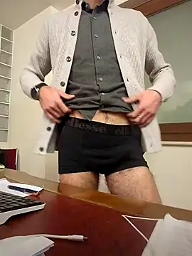 AvvocatoPorco online show from 01-30-25, 06:43