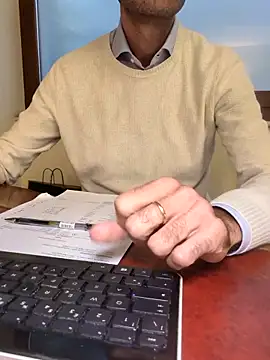 AvvocatoPorco online show from 10-14-25, 10:05