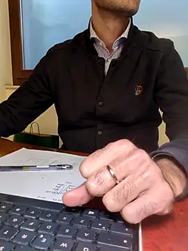 AvvocatoPorco online show from 10-28-25, 10:08