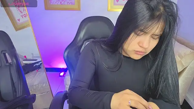 Snapshot of Paulette_v chatting on 05-02-26, 01:05 Paulette v online show from 05-02-26, 01:05