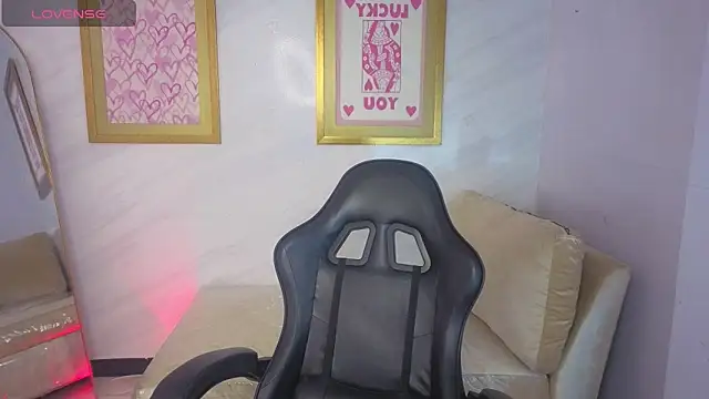 Snapshot of Paulette_v chatting on 05-09-26, 12:10 Paulette v online show from 05-09-26, 12:10