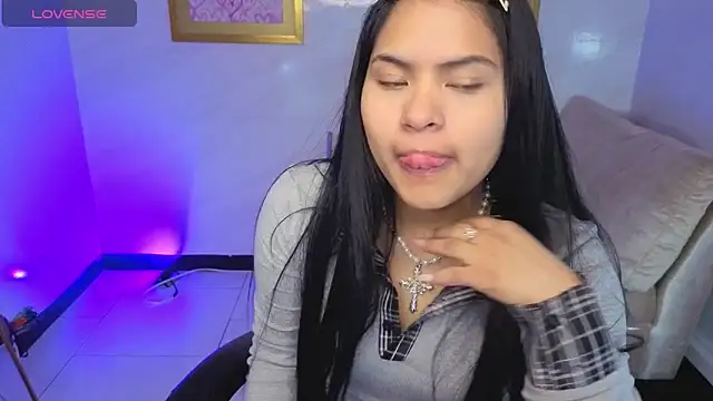 Snapshot of Paulette_v chatting on 06-11-26, 01:09 Paulette v online show from 06-11-26, 01:09