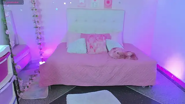 ScarlettDreamss7 online show from 12-18-25, 12:00