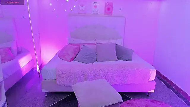 ScarlettDreamss7 online show from 04-22-26, 11:12